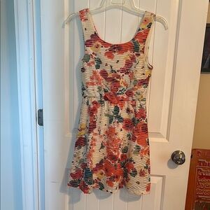 Women’s Floral Sleeveless Dress medium